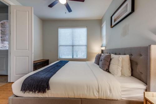 Grand Oak Lawn Town Home in Oak Lawn Grand Oak Lawn Town Home in Oak Lawn