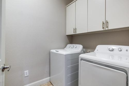 2 Huge Townhouses in Oak Lawn PERFECT for groups in 오악 라운 2 Huge Townhouses in Oak Lawn PERFECT for groups in 오악 라운
