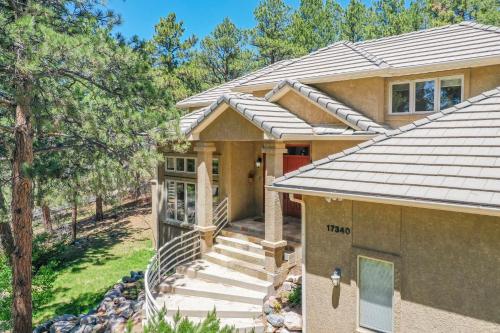 6BD Luxury BnB w Hot Tub Near Garden Of The Gods in Woodmoor (CO) 6BD Luxury BnB w Hot Tub Near Garden Of The Gods in Woodmoor (CO)