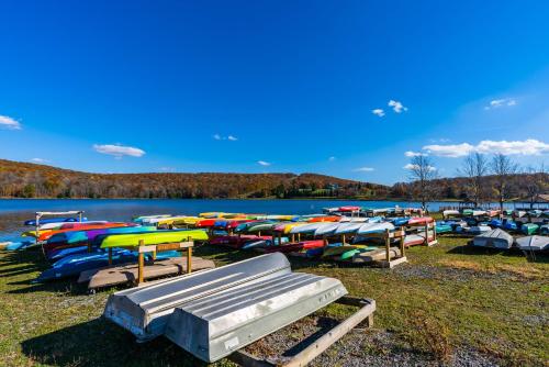 Private Lake&Beach w Golf, Fire Pit, Deck & WiFi! in Терра-Алта Private Lake&Beach w Golf, Fire Pit, Deck & WiFi! in Терра-Алта