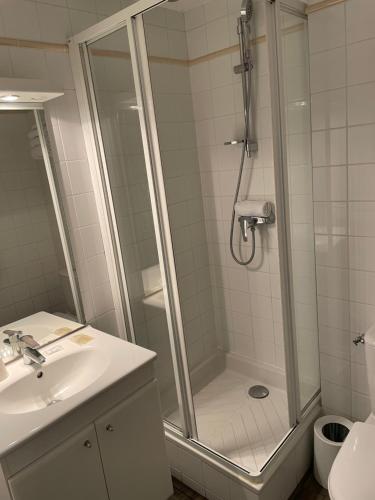 ห้องน้ำ, Hotel Des Falaises in วีล ซูร์ แมร์ ห้องน้ำ, Hotel Des Falaises in วีล ซูร์ แมร์