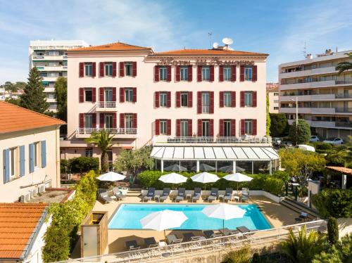 Uitzicht, The Originals Boutique, Hotel des Orangers, Cannes (Inter-Hotel) in Le Suquet Old Town Uitzicht, The Originals Boutique, Hotel des Orangers, Cannes (Inter-Hotel) in Le Suquet Old Town
