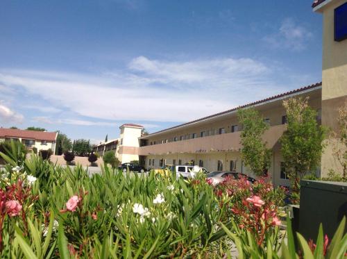 Tiendas, America Inn & Suites in Ridgecrest Tiendas, America Inn & Suites in Ridgecrest