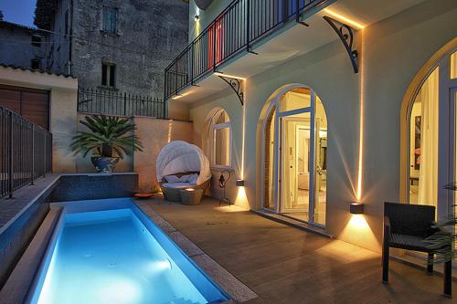 Swimming pool, Villa Maggie on Lake Como in Malgrate Swimming pool, Villa Maggie on Lake Como in Malgrate
