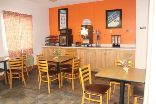 طعام و مشروبات, Howard Johnson by Wyndham Tifton GA I-75 in Tifton طعام و مشروبات, Howard Johnson by Wyndham Tifton GA I-75 in Tifton