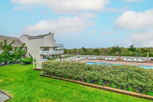 Brigantine Condo with Beach Access and Pool Views in 布里根泰恩 Brigantine Condo with Beach Access and Pool Views in 布里根泰恩