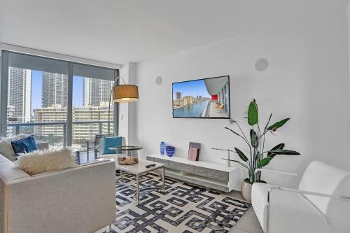 Waterfront Condo w Pool Shuttle and Amazing Views