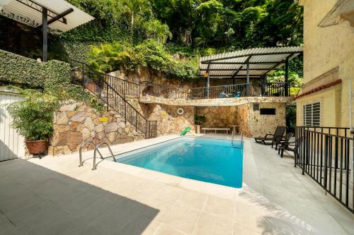 Swimming pool, Hotel Stein Colonial in Cali Swimming pool, Hotel Stein Colonial in Cali