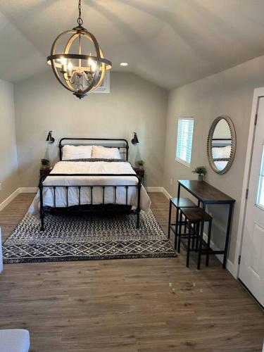 Adorable One Bedroom Cottage in Oakdale (CA) Adorable One Bedroom Cottage in Oakdale (CA)