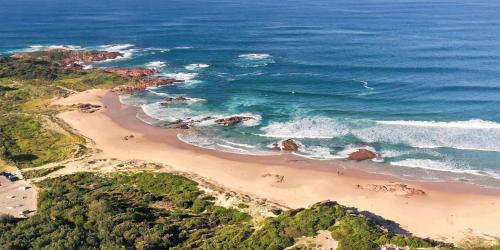 Hear the waves watch the whales Anna Bay in Анна Бей Hear the waves watch the whales Anna Bay in Анна Бей