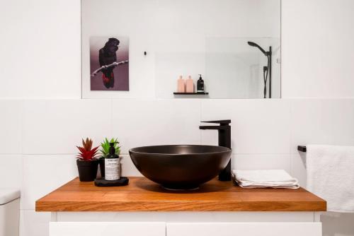 Coal and Candle by Beach Stays in Ku-Ring-Gai Coal and Candle by Beach Stays in Ku-Ring-Gai