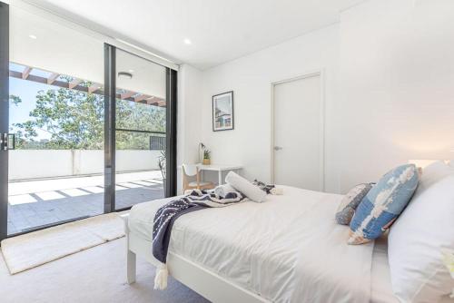 Contemporary 3BD Penthouse near Chatswood in Hunters Hill Contemporary 3BD Penthouse near Chatswood in Hunters Hill