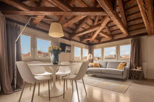 Lion Palace - San Marco R&R