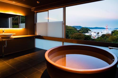 เรียวกัง เซนโปกะกุ (Ryokan Senpokaku) in โทะบะ เรียวกัง เซนโปกะกุ (Ryokan Senpokaku) in โทะบะ