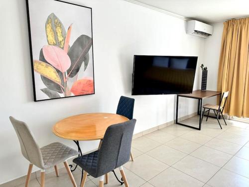 Guestroom, Charming Maho Beach Bar Studio in Simpson Bay Guestroom, Charming Maho Beach Bar Studio in Simpson Bay