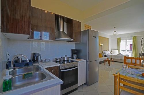 SEMIRAMIS SUITES with pool and private jacuzzi in แคลามาทา SEMIRAMIS SUITES with pool and private jacuzzi in แคลามาทา