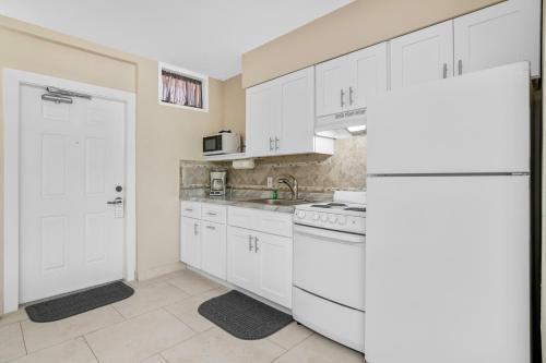 The Fairways Inn of Naples in Naples (FL) The Fairways Inn of Naples in Naples (FL)