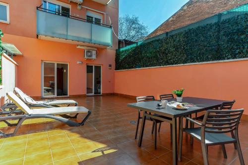 AB North Barcelona Apartments in Santa Coloma de Gramenet AB North Barcelona Apartments in Santa Coloma de Gramenet