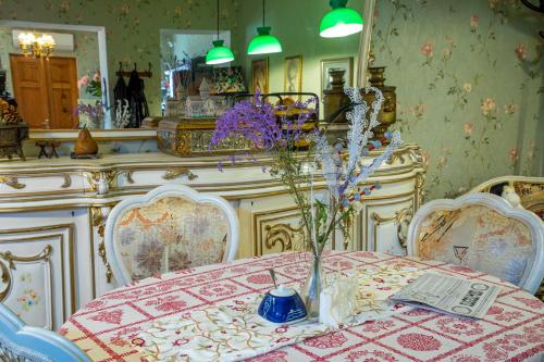 Ravintola, Tatin - Hotel & Café in Mtskheta (Tatin - Hotel & Cafe in Mtskheta) in Mtskheta Ravintola, Tatin - Hotel & Café in Mtskheta (Tatin - Hotel & Cafe in Mtskheta) in Mtskheta
