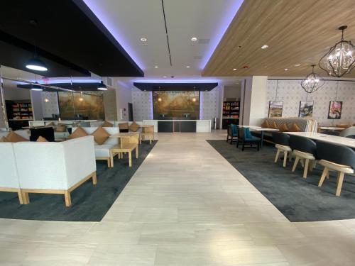 ردهة, La Quinta Inn & Suites by Wyndham Yucaipa in Redlands ردهة, La Quinta Inn & Suites by Wyndham Yucaipa in Redlands