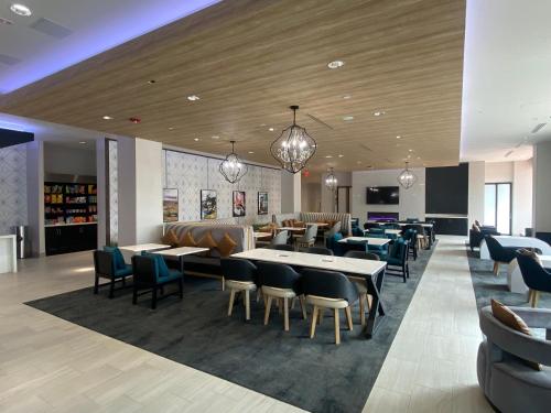 ردهة, La Quinta Inn & Suites by Wyndham Yucaipa in Redlands ردهة, La Quinta Inn & Suites by Wyndham Yucaipa in Redlands