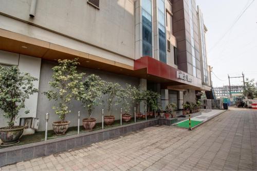 Hotel The Furat Inn in Vapi Hotel The Furat Inn in Vapi