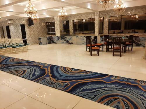 المطعم, Hotel Mandi Heights - Bar, Fine Dining & Banquet Hall in ماندي المطعم, Hotel Mandi Heights - Bar, Fine Dining & Banquet Hall in ماندي