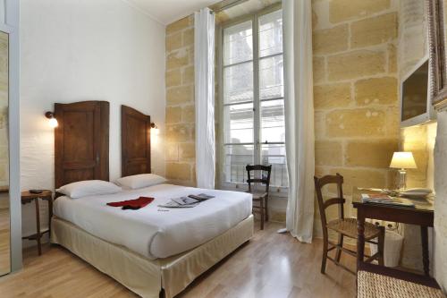 Qualys-Hotel Bordeaux La Tour Intendance near Girondin Monument Qualys-Hotel Bordeaux La Tour Intendance near Girondin Monument