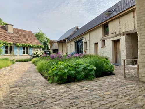 المنظر الخارجي, Nachtegael Poorthuis. Een ruime, lichte woning in loft stijl. in Kluisbergen المنظر الخارجي, Nachtegael Poorthuis. Een ruime, lichte woning in loft stijl. in Kluisbergen