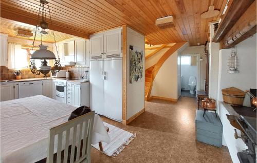 Kitchen, Nice Home In Markaryd With Wifi in Markaryd Kitchen, Nice Home In Markaryd With Wifi in Markaryd