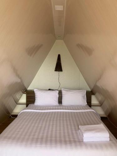 Bed, De Pointé Resort & Resto near Gunung Mas Wisata Argo Bed, De Pointé Resort & Resto near Gunung Mas Wisata Argo