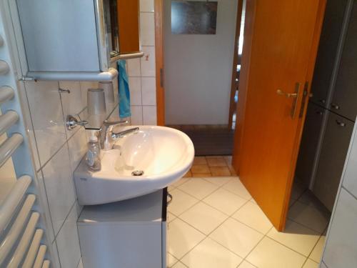 Bathroom, Ferienwohnung Wolbert in Altendiez Bathroom, Ferienwohnung Wolbert in Altendiez