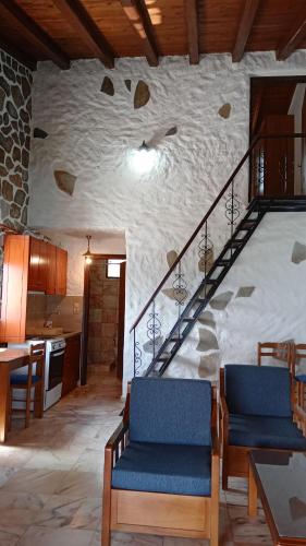 SIX INDEPENDENT HOUSES BY THE sea in Glifa SIX INDEPENDENT HOUSES BY THE sea in Glifa