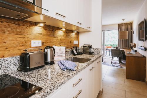 Cocina, Avenida Mountain Lodges Kaprun by Alpin Rentals in Kaprun Cocina, Avenida Mountain Lodges Kaprun by Alpin Rentals in Kaprun
