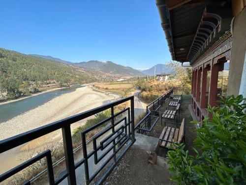 Spirit Village Lodge in 푸나카 Spirit Village Lodge in 푸나카