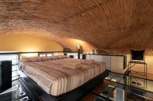 Secret Retreat With Lake View by Halldis