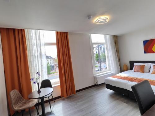 CN-Hotel in จตุรัสสถานี CN-Hotel in จตุรัสสถานี