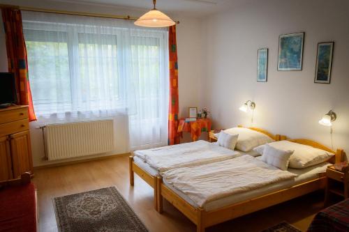 Bed, Erika Apartman in Tizenharom Varos Bed, Erika Apartman in Tizenharom Varos