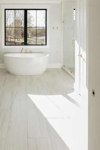 ห้องน้ำ, The Oaks Waterfront Hotel in อีสตัน (MD) ห้องน้ำ, The Oaks Waterfront Hotel in อีสตัน (MD)