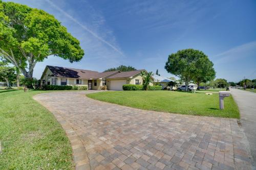 Lakewood Park Retreat on Fairway - 4 Mi to Beach! in Lakewood Park (FL) Lakewood Park Retreat on Fairway - 4 Mi to Beach! in Lakewood Park (FL)