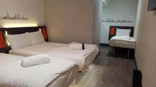 easyHotel Leeds in Leeds easyHotel Leeds in Leeds