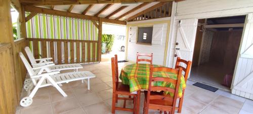 Balcony/terrace, fleurs de canne in Petit-Bourg Balcony/terrace, fleurs de canne in Petit-Bourg