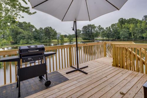Peaceful Waterfront Studio 16 Mi to Greenville! in Simpsonville Peaceful Waterfront Studio 16 Mi to Greenville! in Simpsonville