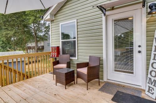 Peaceful Waterfront Studio 16 Mi to Greenville! in Simpsonville Peaceful Waterfront Studio 16 Mi to Greenville! in Simpsonville