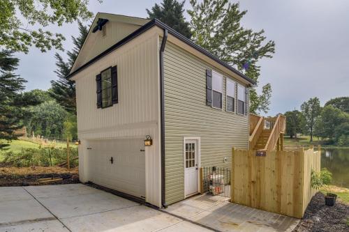 Peaceful Waterfront Studio 16 Mi to Greenville! in Simpsonville Peaceful Waterfront Studio 16 Mi to Greenville! in Simpsonville