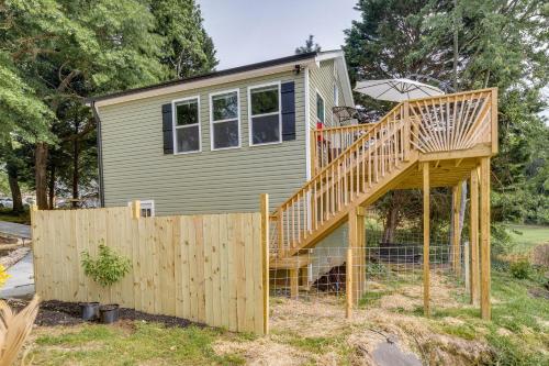 Peaceful Waterfront Studio 16 Mi to Greenville! in Simpsonville Peaceful Waterfront Studio 16 Mi to Greenville! in Simpsonville
