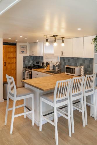 CASA MARIA - BEACHFRONT COTTAGE ON THE SAND in Playa Hermosa CASA MARIA - BEACHFRONT COTTAGE ON THE SAND in Playa Hermosa