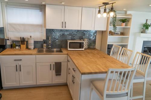 CASA MARIA - BEACHFRONT COTTAGE ON THE SAND in Playa Hermosa CASA MARIA - BEACHFRONT COTTAGE ON THE SAND in Playa Hermosa