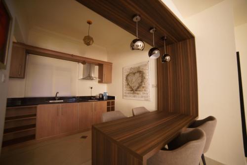 מטבח, Home Suites Boutique Hotel near שדה התעופה הבינלאומי Lungi International Airport מטבח, Home Suites Boutique Hotel near שדה התעופה הבינלאומי Lungi International Airport