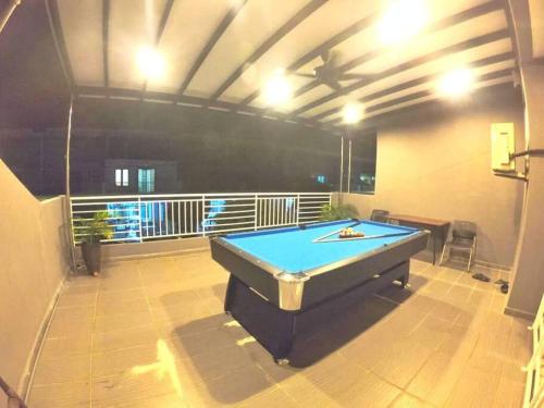 บังกะโล 4 ห้องนอน 4 ห้องน้ำส่วนตัว ขนาด 1400 ตร.ม. – ตามัน ตูอาห์ บาตู (Pd Homestay 14pax double storey (near to beach)) in ตามัน ตูอาห์ บาตู บังกะโล 4 ห้องนอน 4 ห้องน้ำส่วนตัว ขนาด 1400 ตร.ม. – ตามัน ตูอาห์ บาตู (Pd Homestay 14pax double storey (near to beach)) in ตามัน ตูอาห์ บาตู